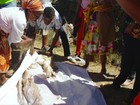 A tradição africana de dançar com os corpos de familiares mortos