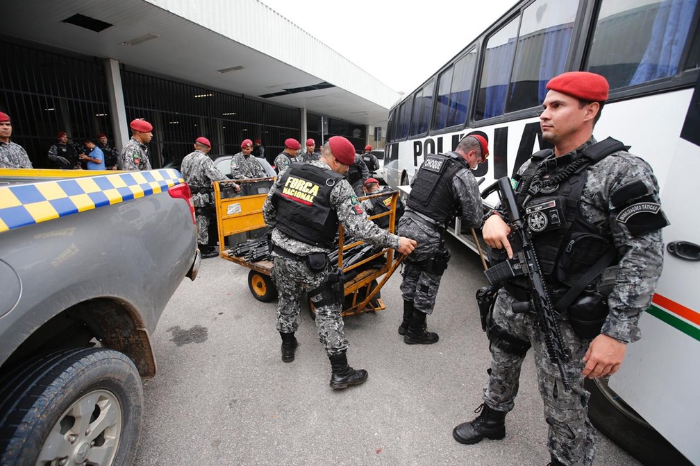 Tropas federais chegam a Fortaleza após pedido do governador do Ceará, Camilo Santana, por reforço na segurança do estado.  — Foto: Thiago Gadelha/SVM
