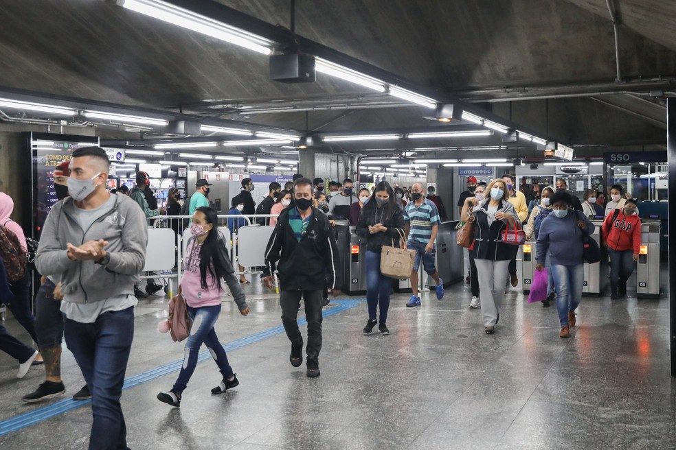 Decisão judicial permitirá idosos de 60 a 64 anos a usarem gratuitamente Metrô, CPTM e ônibus da EMTU — Foto: Celso Tavares/G1