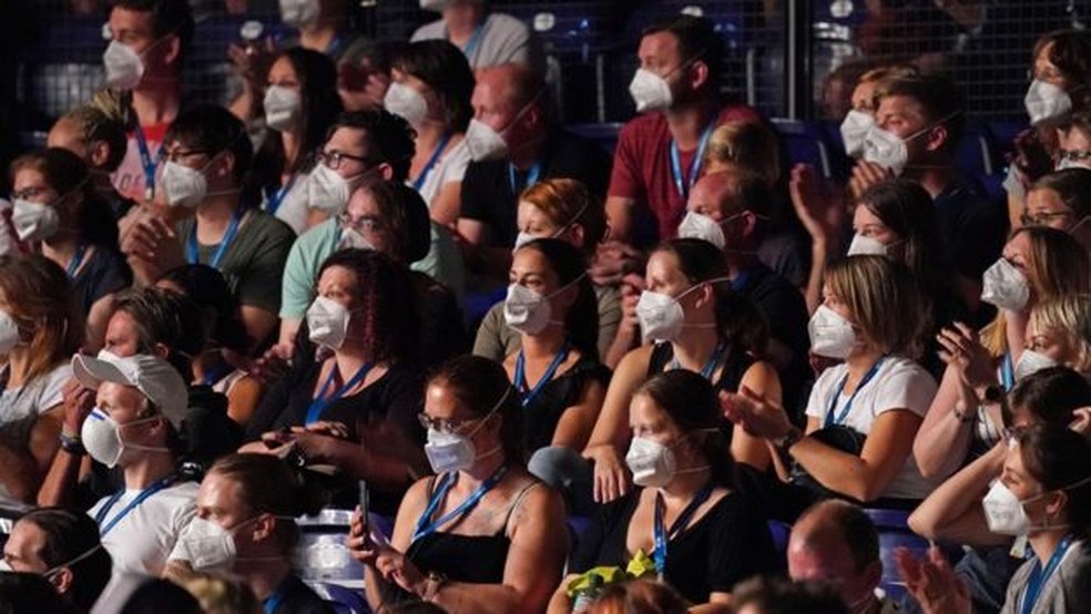 Plateia em Leipzig teve que usar máscaras — Foto: Getty Images/BBC