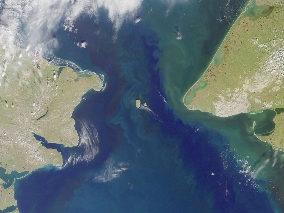 Estreito de Bering, que liga os oceanos Pacífico e Ártico, em imagem de satélite MISR (Foto: Nasa/GSFC/JPL/MISR)