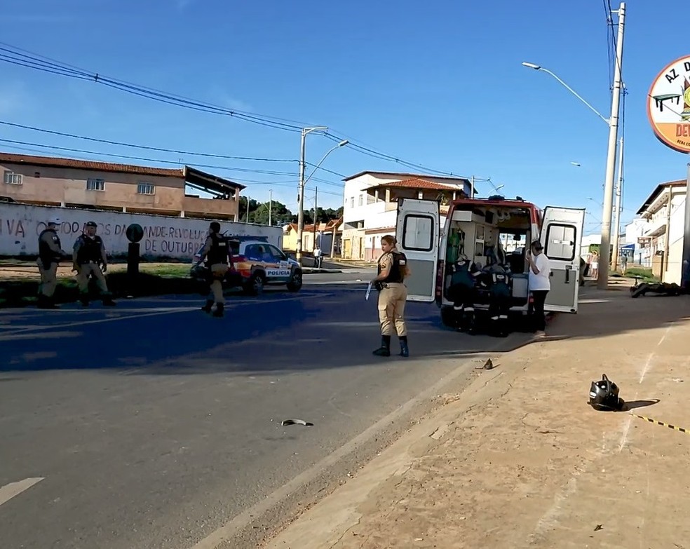 Bairro Santo Antonio 2 Montes Claros Motociclista Morre Apos Bater Em Poste De Iluminacao Publica Em