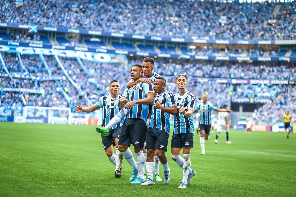 Jogadores do Grêmio comemoram gol na Arena — Foto: Lucas Uebel/Grêmio