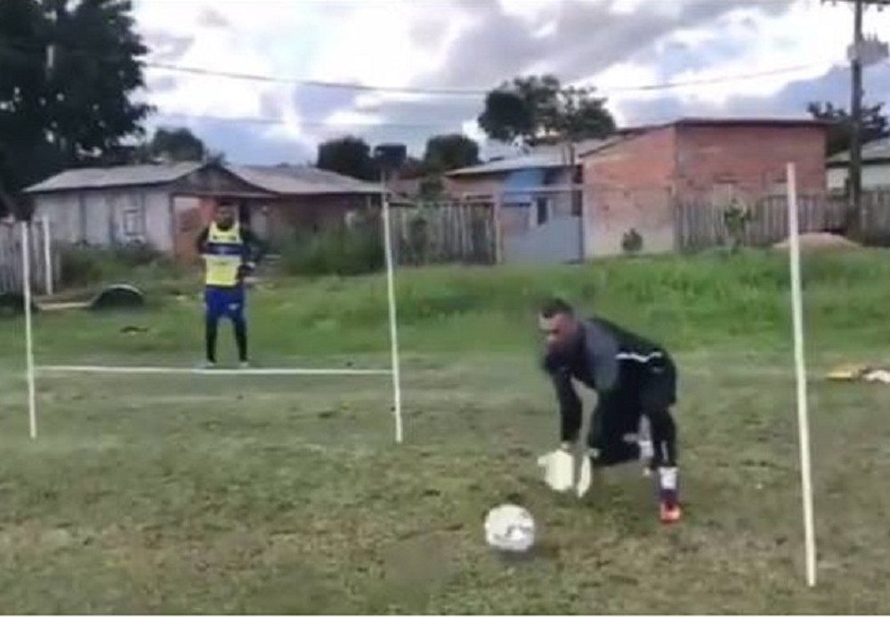 Weverton treina em clube do Acre antes de se apresentar ao Palmeiras