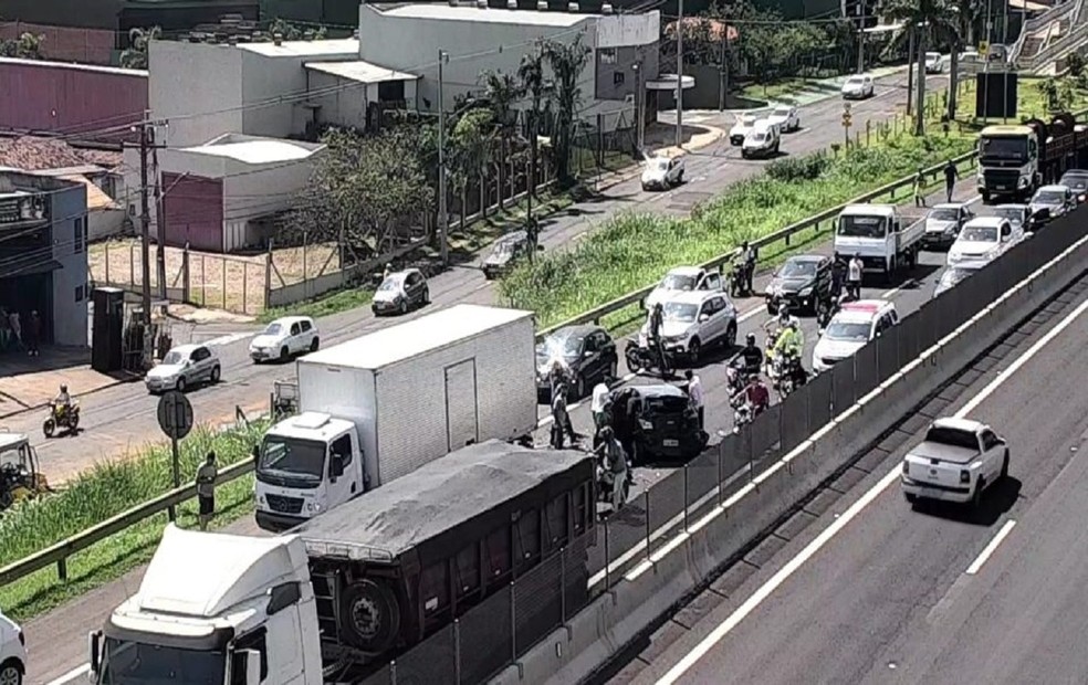 Acidente foi na Rodovia Comandante João Ribeiro de Barros (SP-294), no trecho conhecido como Rodovia do Contorno, em Marília (SP) — Foto: Arquivo pessoal