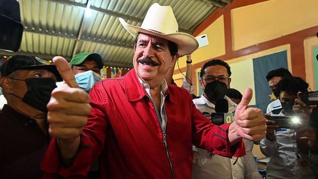 Manuel Zelaya, marido de Castro, foi deposto em um golpe em 2009 (Foto: GETTY IMAGES via BBC NEWS)