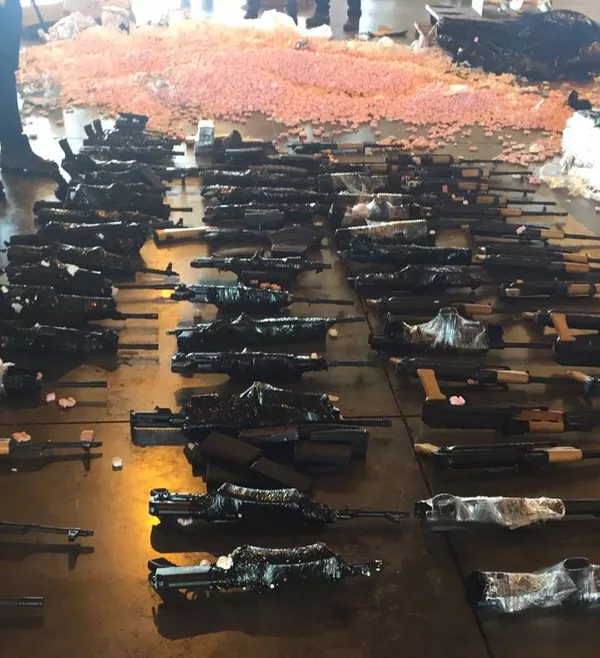 Policia Prende Mais Um Suspeito De Trazer 60 Fuzis De Guerra Em Carga De Aquecedores De Piscina De Miami Rio De Janeiro G1