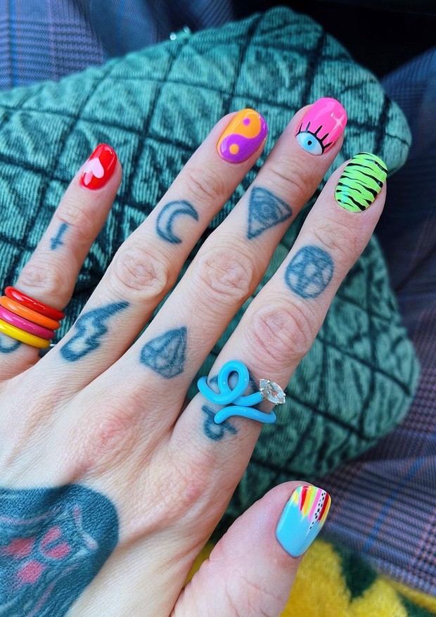 Marianne Theodorsen é a influencer perfeita para quem não é da turma da nail art minimalista  (Foto: Reprodução Instagram)