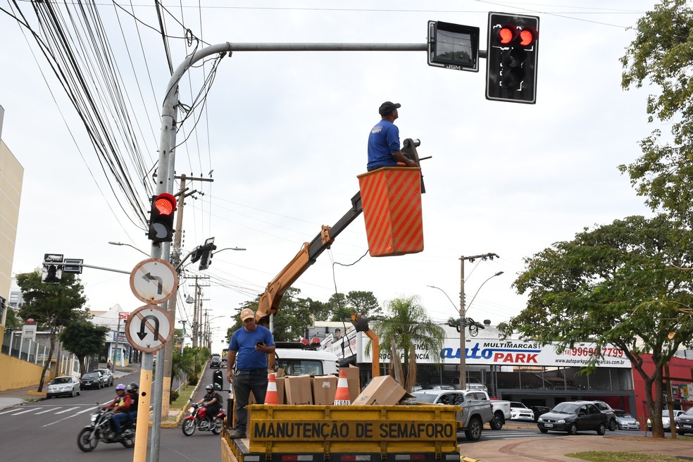 Semob instala temporizadores semafóricos em Presidente Prudente (SP) — Foto: Marcos Sanches/Secom