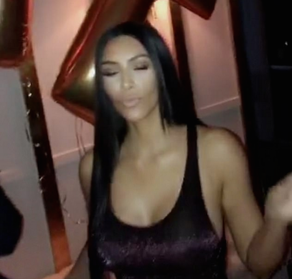 Kim Kardashian na festa de aniversário de sua irmã Kylie Jenner (Foto: Snapchat)