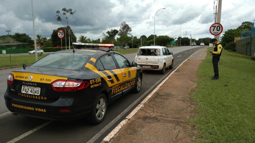 Detran flagra mulher no DF com 786 pontos na carteira e 