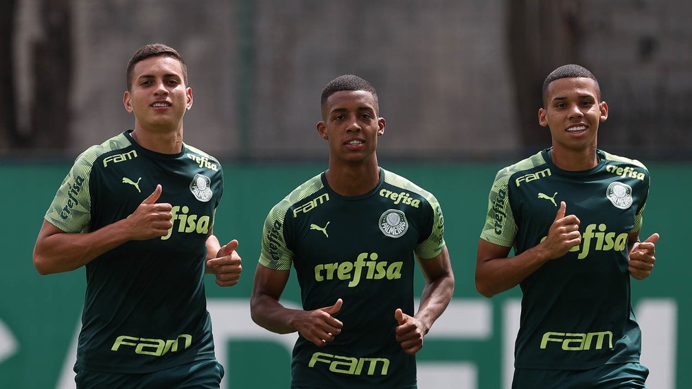 No Paulistão, garotos do Palmeiras mostram polivalência enquanto ganham minutos