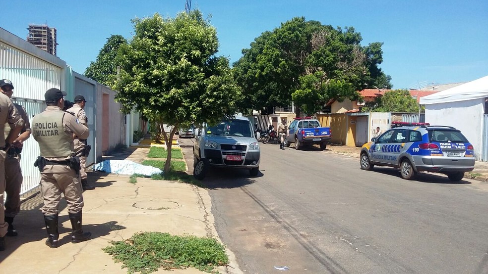 Taxista foi assassinado na quadra 106 Norte, em Palmas — Foto: Ana Paula Rehbein/TV Anhanguera