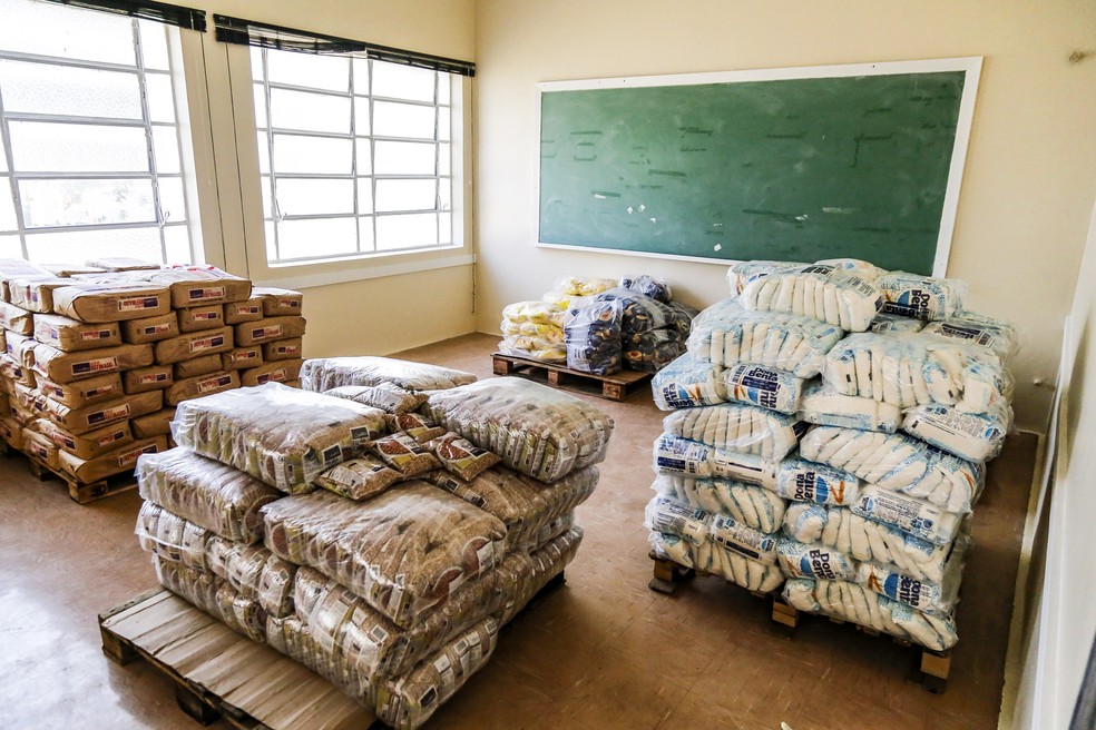 Alimentos do programa "Cidade Solidária", da Prefeitura de SP, que ajuda famílias em situação de vulnerabilidade na capital durante a pandemia.  — Foto: Divulgação/PMSP