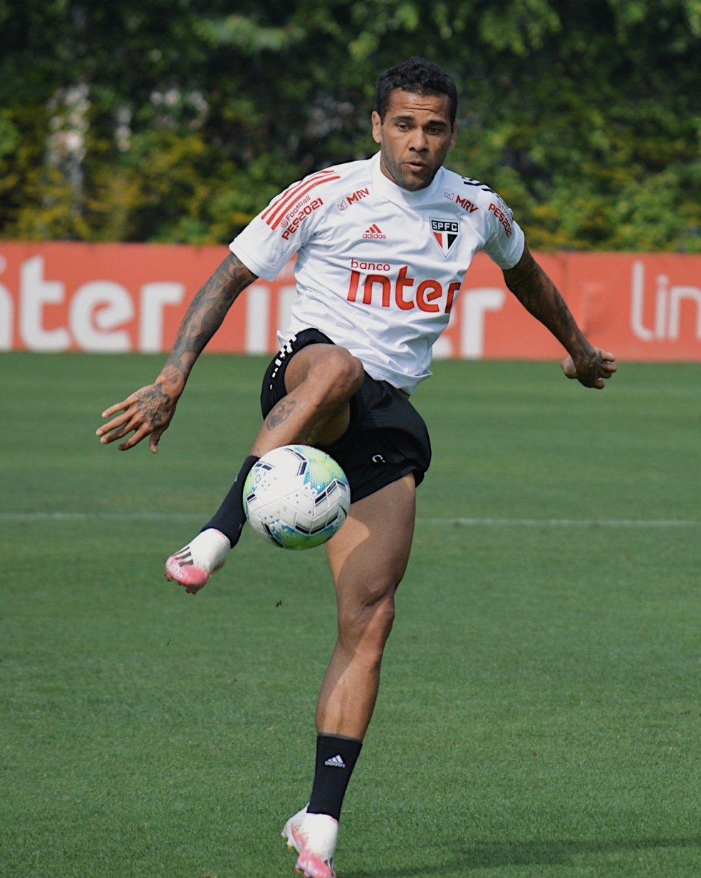 Daniel Alves em treino do São Paulo — Foto: Divulgação/São Paulo