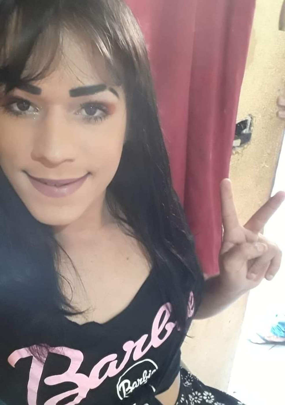 Jovem transexual estava com mais dois rapazes quando caso aconteceu — Foto: Redes Sociais /Arquivo Pessoal