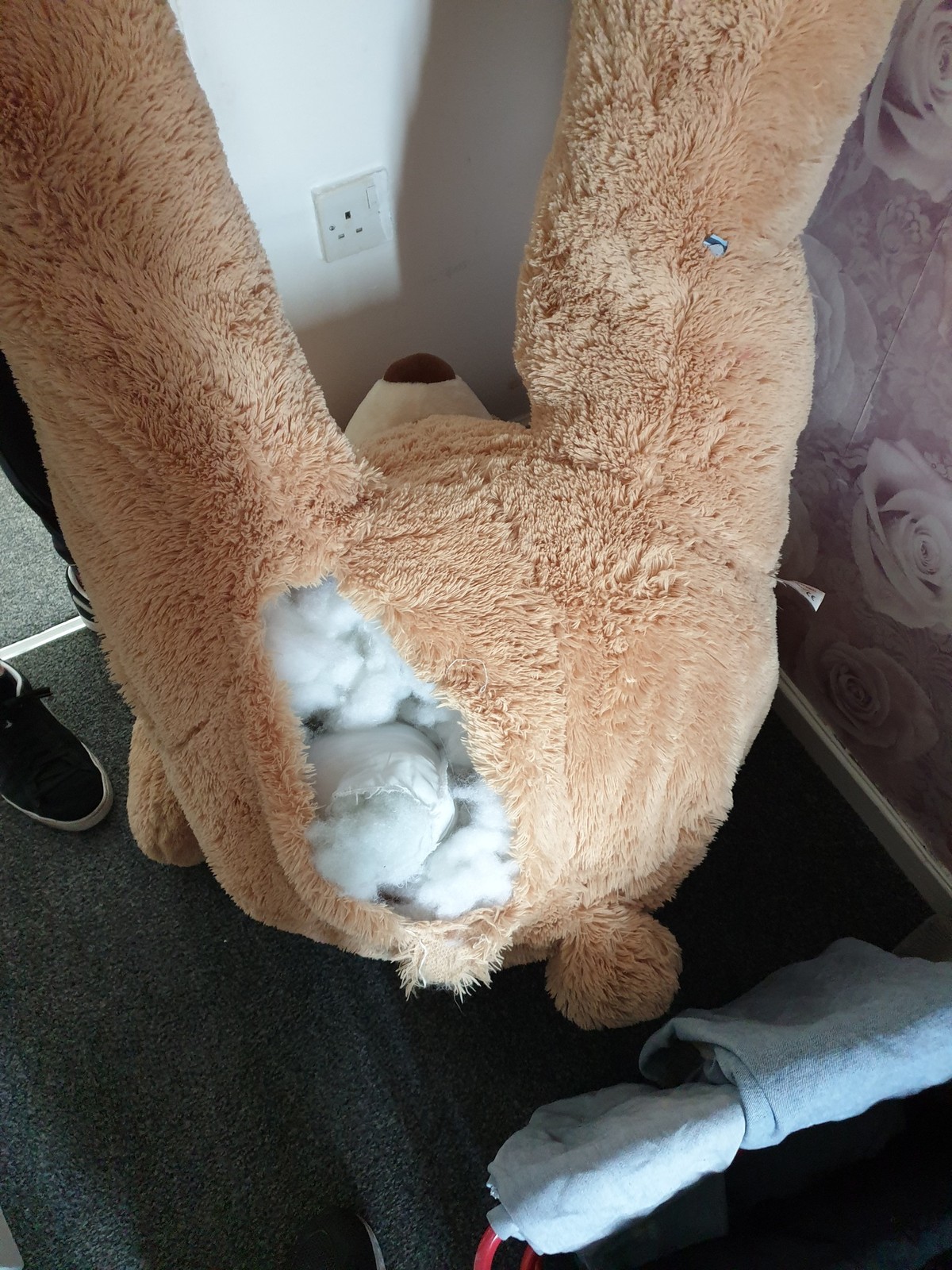Ladrão de carro é encontrado dentro de urso de pelúcia gigante