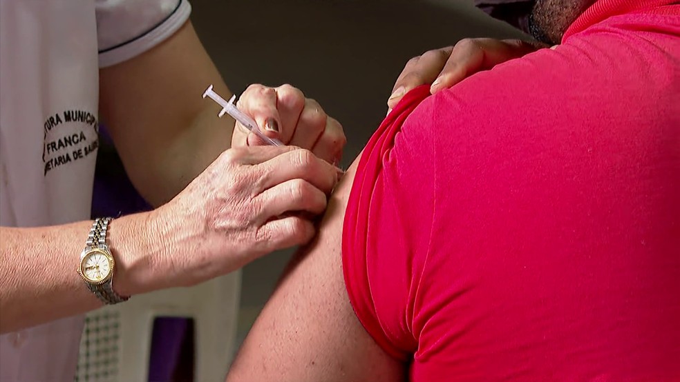 Vacinação contra a Covid-19 em Franca, SP — Foto: Reprodução/EPTV