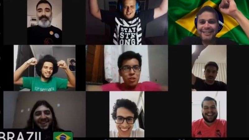 BBC: Equipe brasileira comemorando virtualmente ao saber que ficou com a décima colocação na Olimpíada Internacional de Matemática - o melhor desempenho do país na história (Foto: REPRODUÇÃO VIA BBC )