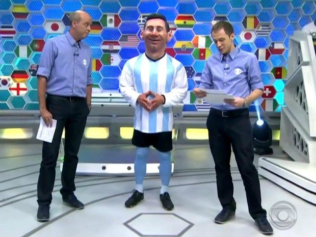 Boneco de Lionel Messi é atração do programa Central da Copa (Foto: Reprodução/RBS TV)