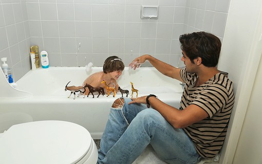 Hora do banho, Felipe Simas com o filho Joaquim
