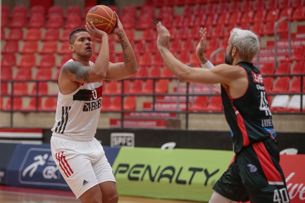 Rafael Hettsheimeir é o destaque do Flamengo na vitória sobre o Franca pelo NBB — Foto: Divulgação/NBB