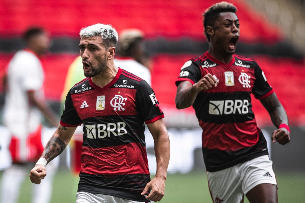 Arrascaeta comemora gol de empate do Flamengo com Bruno Henrique — Foto: Pedro Martins / Foto FC