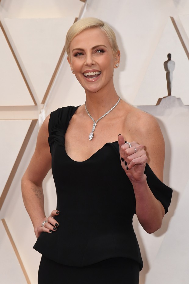 HOLLYWOOD, CALIFORNIA - FEBRUARY 09: Charlize Theron attends the 92nd Annual Academy Awards at Hollywood and Highland on February 09, 2020 in Hollywood, California. (Photo by Jeff Kravitz/FilmMagic) (Foto: FilmMagic)