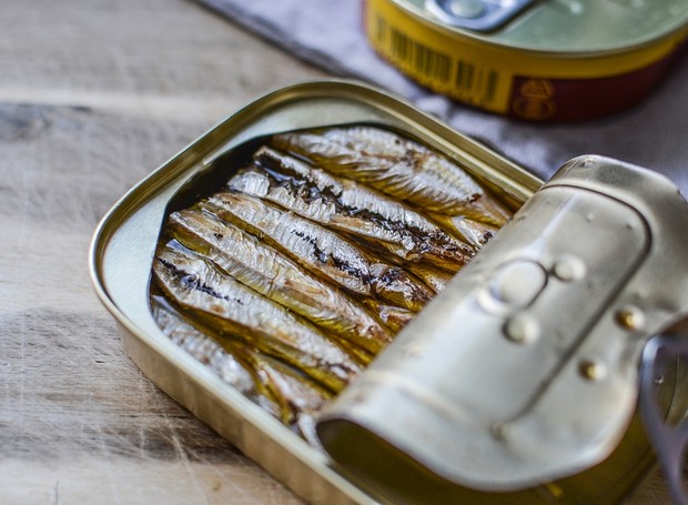 Sardinha em lata pode ser usada em recheios, receitas de massas, saladas e petiscos (Foto: Pixabay/Creative Commons)