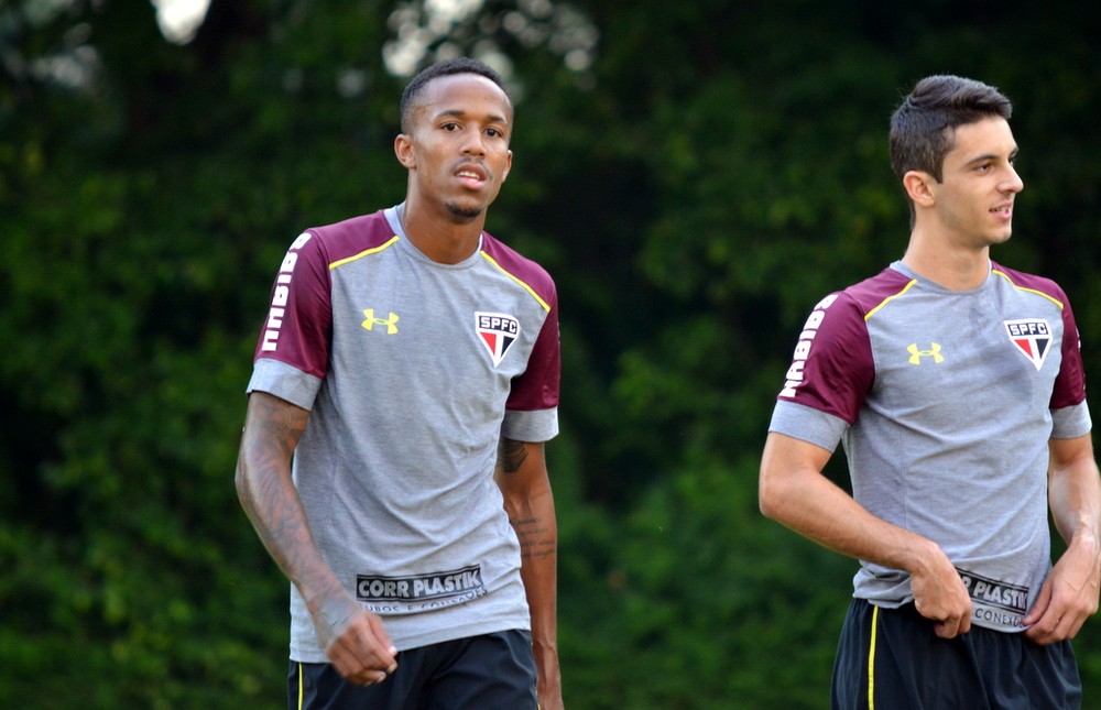 Técnico compara formação de atletas a bolo e elogia Eder Militão