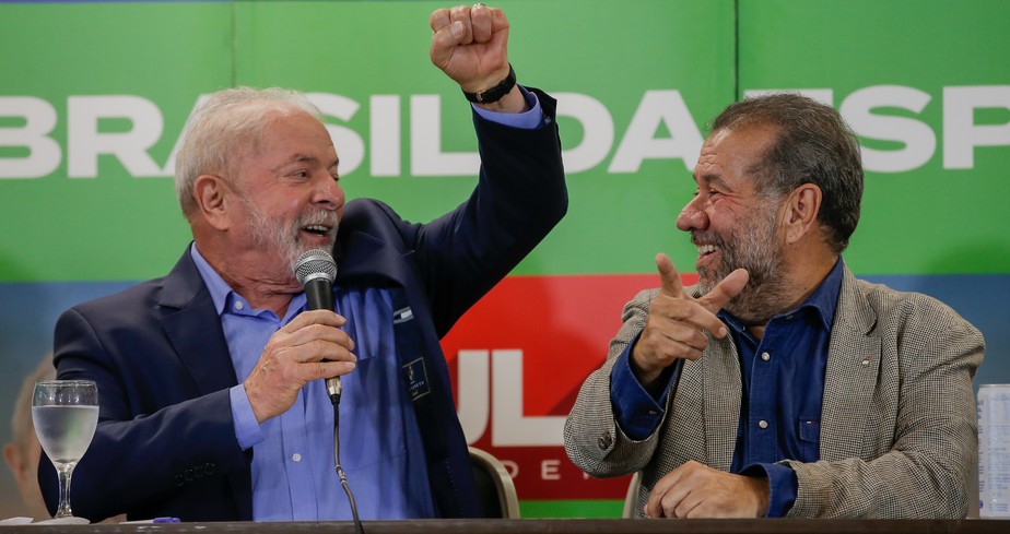 O presidente eleito Luiz Inácio Lula da Silva e Carlos Lupi, presidente do PDT