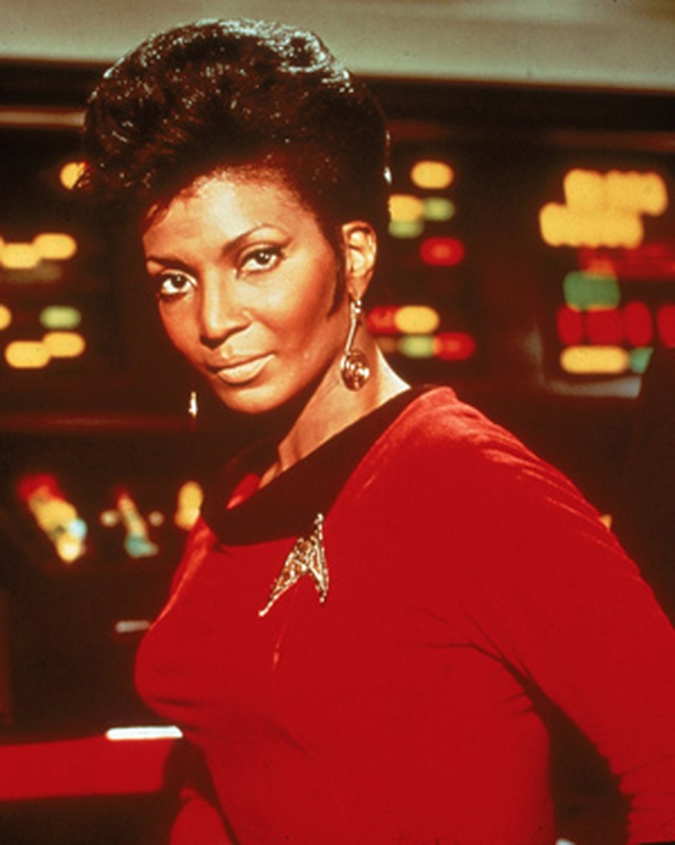 A atriz Nichelle Nichol interpreta a tenente Uhura em 'Jornada nas estrelas' — Foto: Divulgação