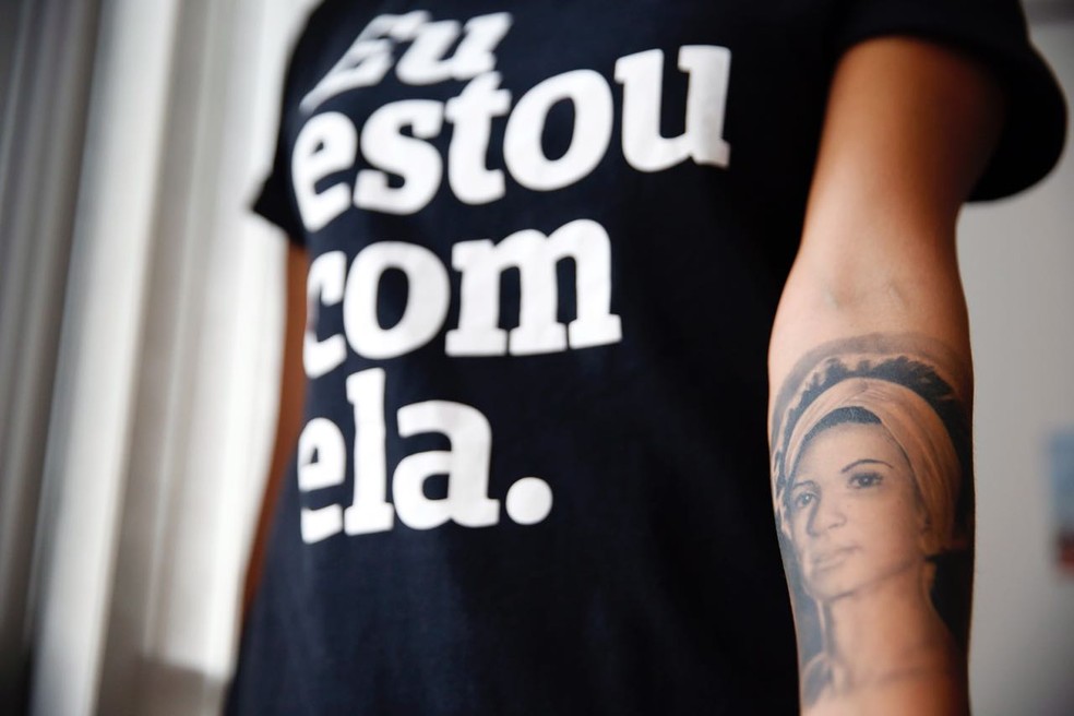 Mônica Benício exibe tatuagem em homenagem a Marielle Franco — Foto: Marcos Serra Lima/G1