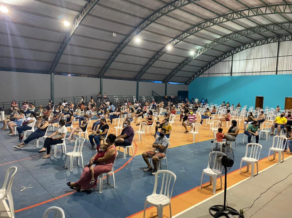 Reunião com pais de alunos orienta sobre volta às aulas em Borborema — Foto: Prefeitura de Borborema/Divulgação