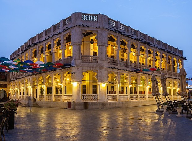 O centro comercial Souq Waqif é exemplo de arquitetura mais local (Foto: Diego Delso / WikimediaCommons)