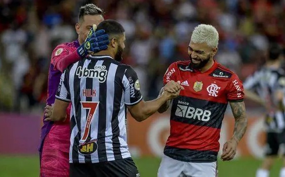 Hulk, atacante do Atlético-MG, com Gabigol, do Flamengo, na Supercopa do Brasil — Foto: Marcelo Cortes/Flamengo