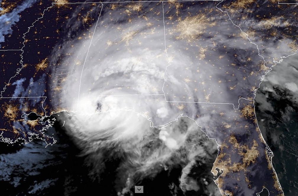 Imagem de satélite mostra o furacão Sally na costa do Golfo do México — Foto: Rammb/Noaa/Nesdis / AFP