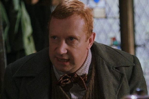 Mark Williams como Arthur Weasley em Harry Potter e a Câmara Secreta (2002) (Foto: Reprodução)
