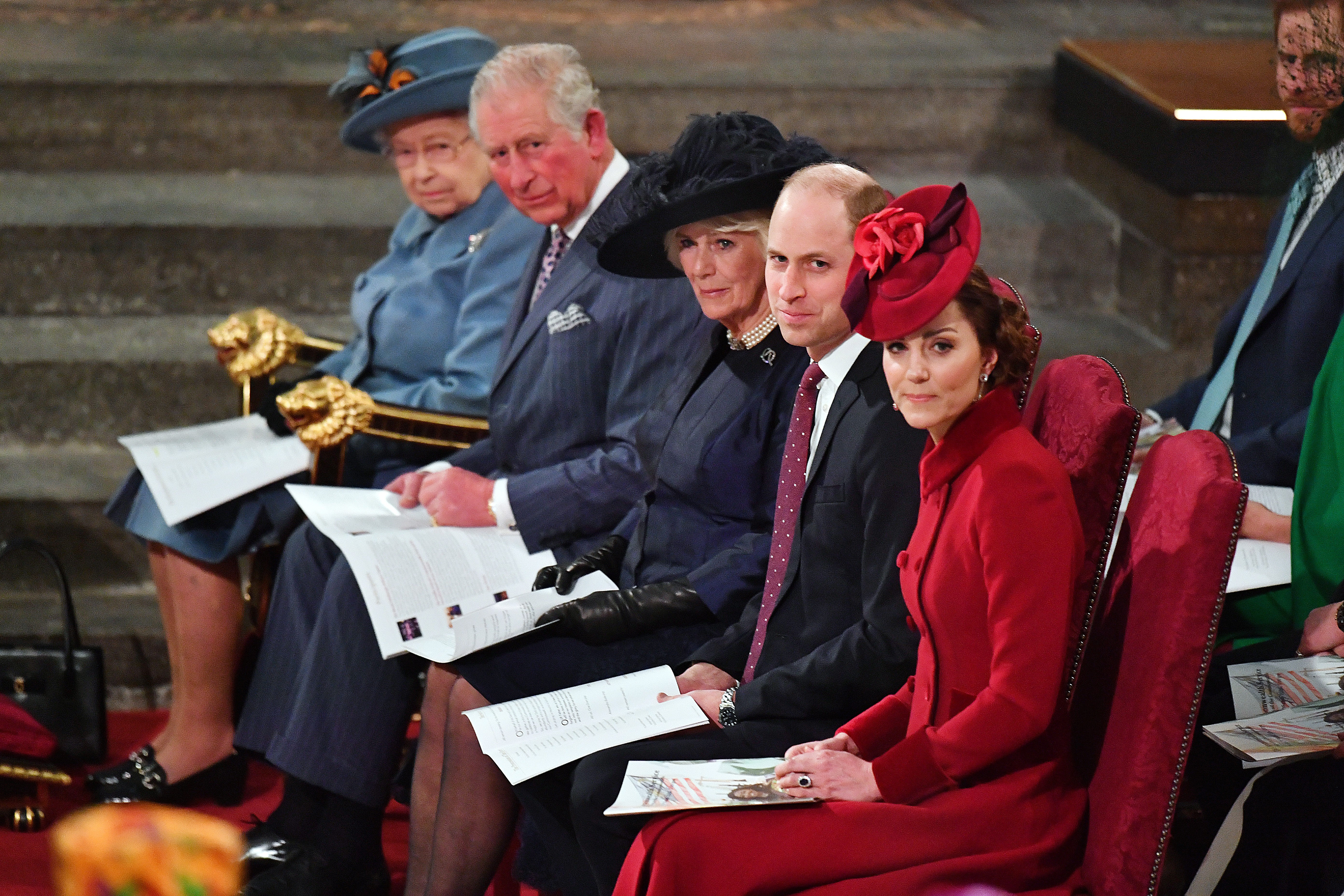 LONDON, ENGLAND - MARCH 09:  Queen Elizabeth II, Prince Charles, Prince of Wales, Camilla, Duchess of Cornwall, Prince William, Duke of Cambridge and Catherine, Duchess of Cambridge attend the Commonwealth Day Service 2020 on March 9, 2020 in London, Engl (Foto: Getty Images)