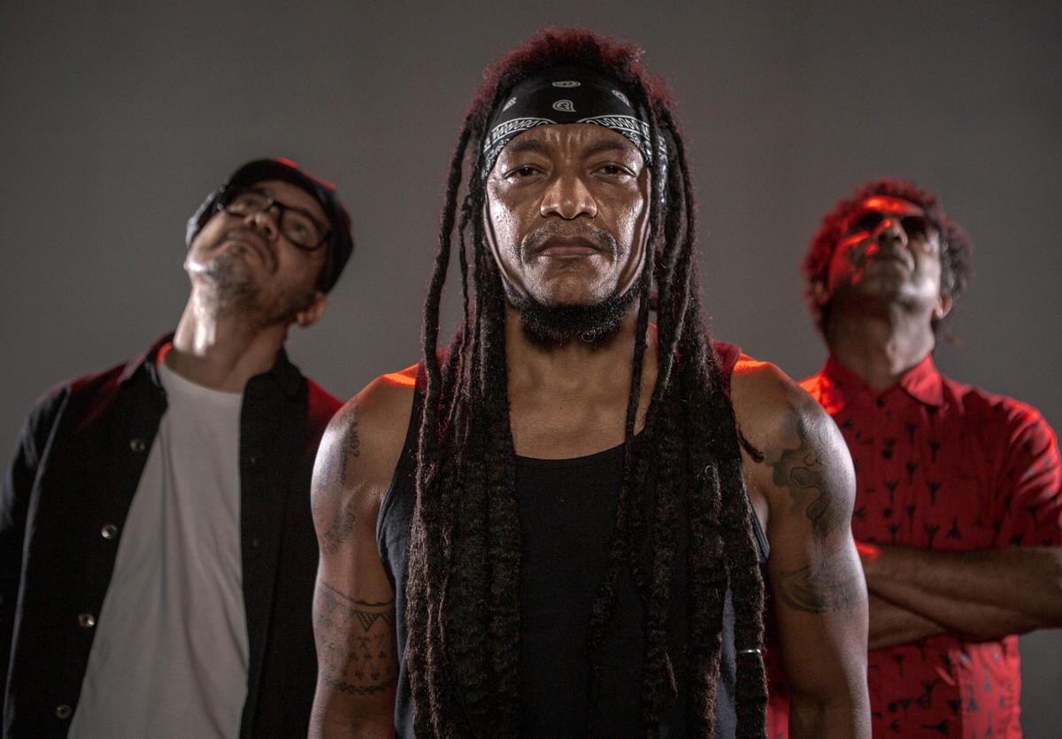 Trio punk Devotos reaviva ‘Orixás’ com Isaar para álbum de reggae | Blog do Mauro Ferreira
