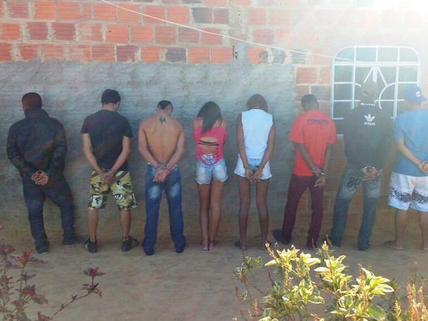 Dez foram detidos pela PM na zona rural de Porteirinha (Foto: Polícia Militar/Divulgação)