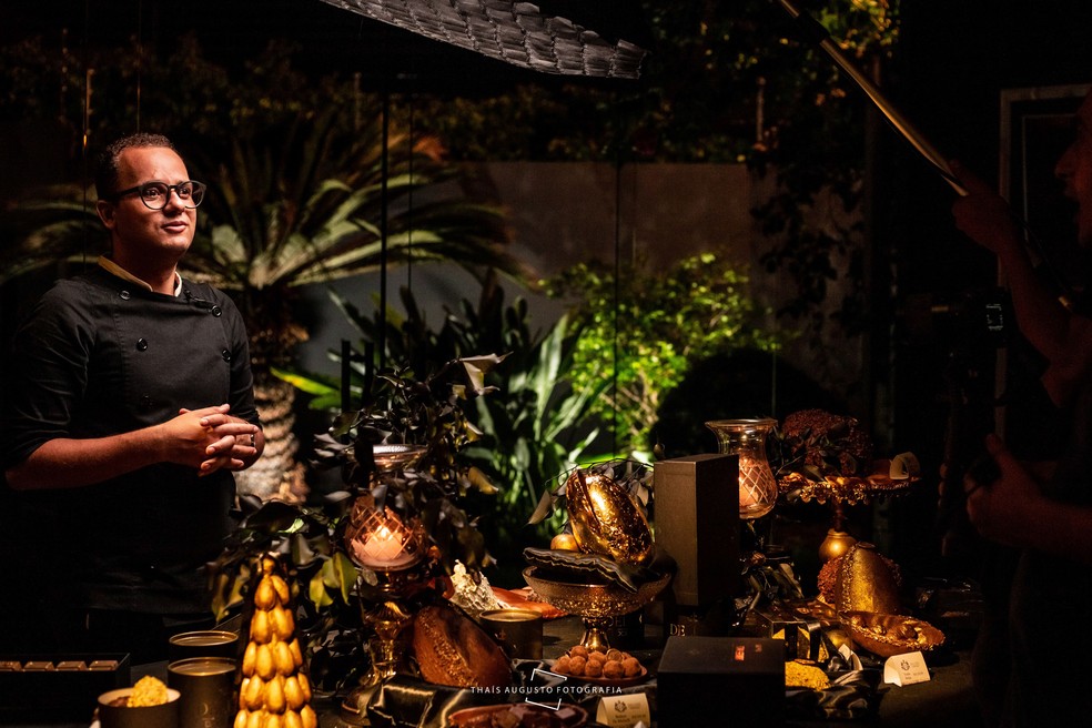 Helder Godoy, confeiteiro de Bauru, atua no ramo dos doces finos há mais de 10 anos — Foto: Nah Lousano Fotografia/Divulgação