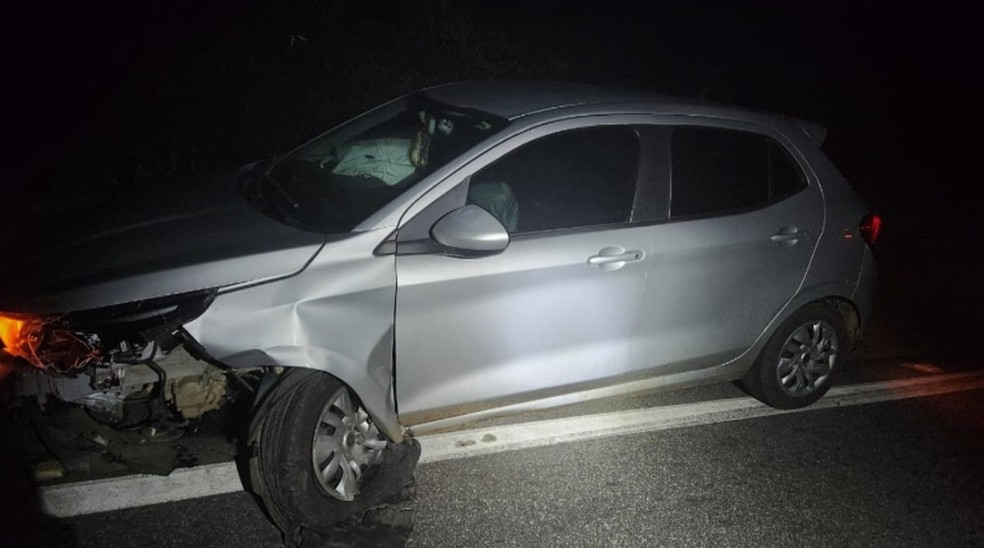 Acidente envolvendo dois carros e uma moto deixa duas pessoas gravemente feridas em Patos, na PB — Foto: Reprodução/TV Cabo Branco