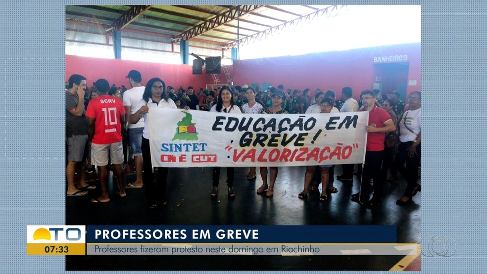 Professores de Riachinho fazem novo protesto — Foto: Reprodução/TV Anhanguera