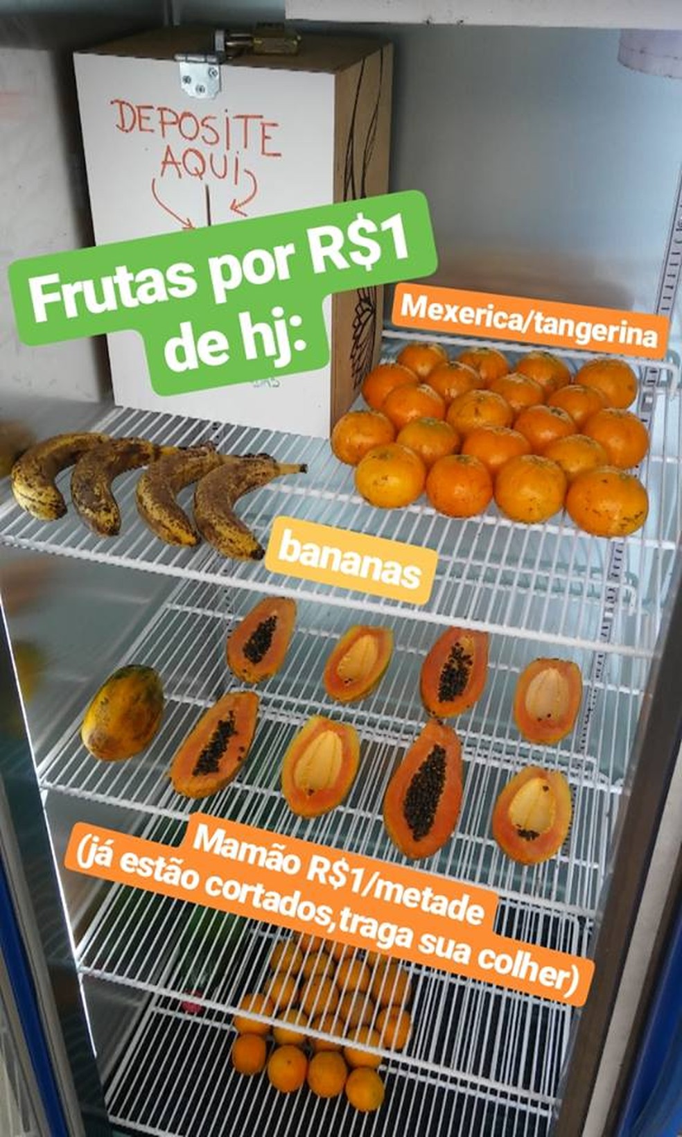 A geladeira que fica no campus da Unesp em Bauru tem os produtos etiquetados com o valor e a caixa, onde o dinheiro deve ser depositado  — Foto: Arquivo Pessoal 