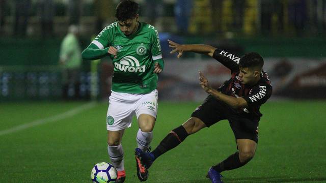 Chapecoense venceu o Atletico-PR 