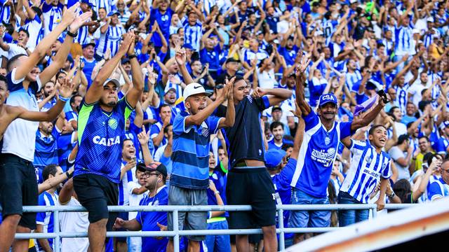 Torcida do CSA no Rei Pelé