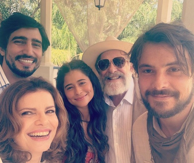 Renato Góes, Debora Bloch, Isadora Cruz, José Wilker e Sérgio Guizé (Foto: Reprodução/Instagram)