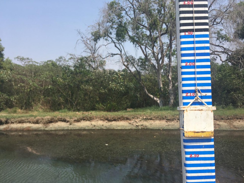 Lagoa de captação do Rio Batalha em Bauru chegou a 2,23 metros nesta terça-feira (15)  — Foto: Vanessa Aguiar/TV TEM