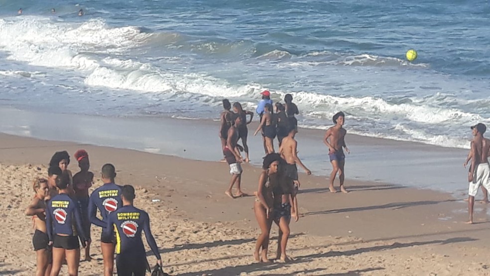 Jovem desaparece na praia de Amaralina, em Salvador — Foto: Redes sociais 